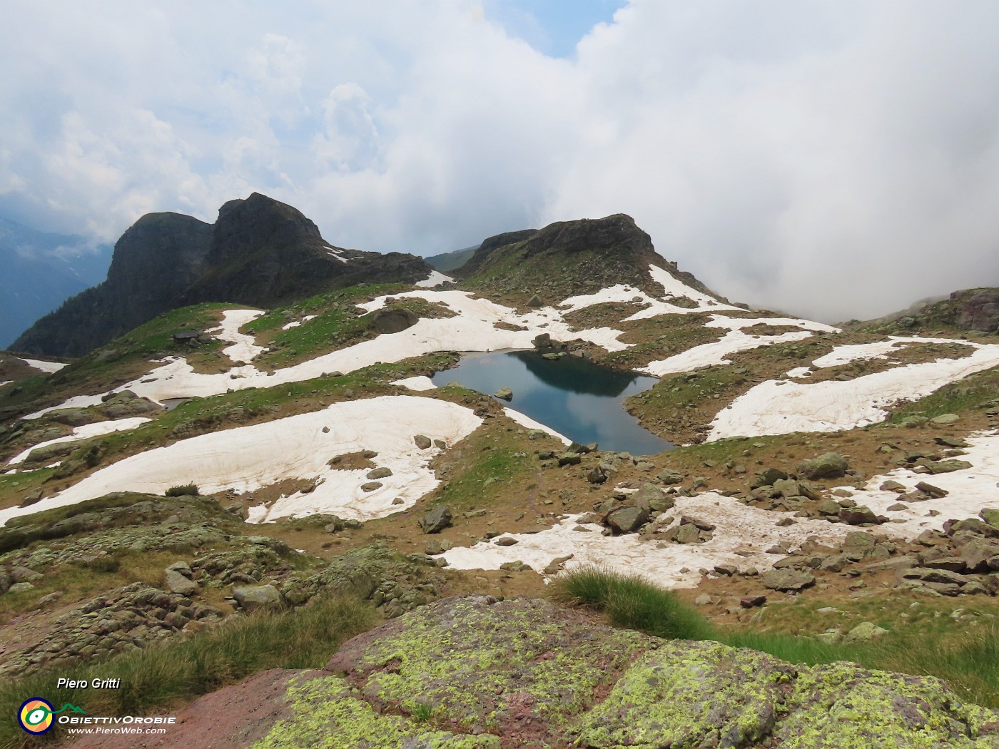 70 Una spera di sole mi permette di riammirare il Lago in avanzato disgelo.JPG